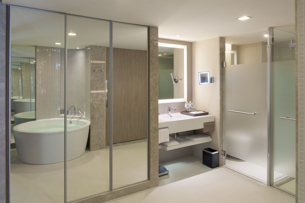 SUITE FAMILIAR, 1 Cama King Size del hotel Novotel Bangkok Sukhumvit 20. Foto 5