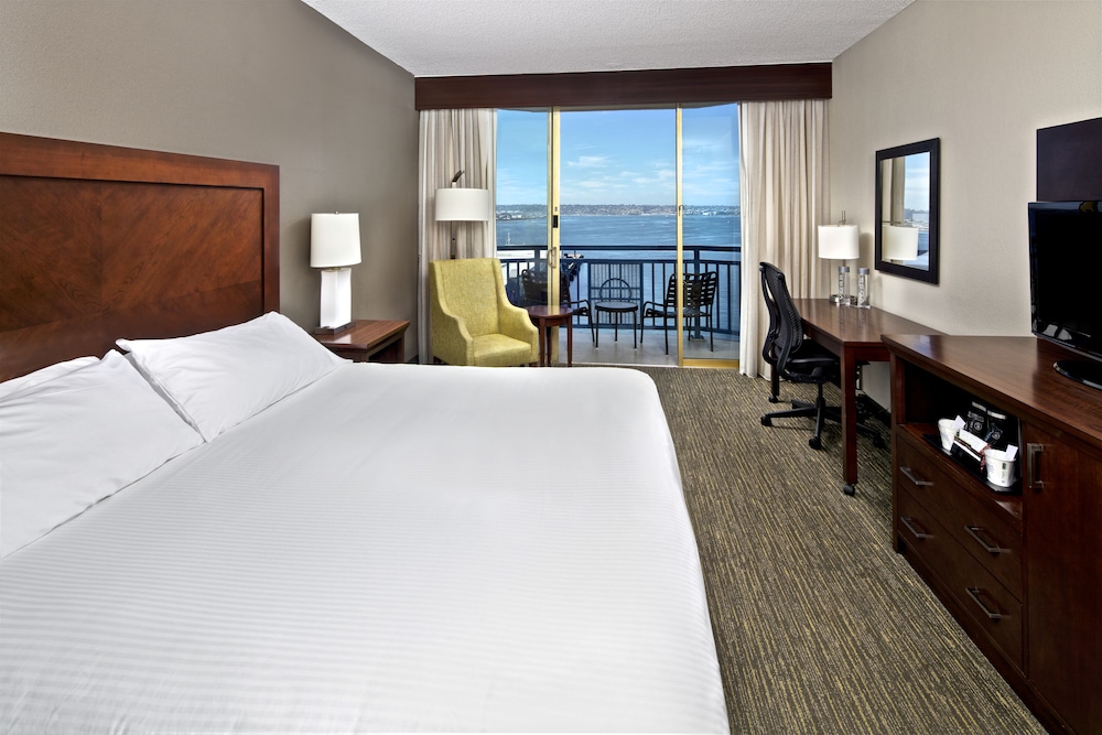 Habitación, 1 cama de matrimonio grande, vistas a la bahía del hotel Wyndham San Diego Bayside. Foto 1