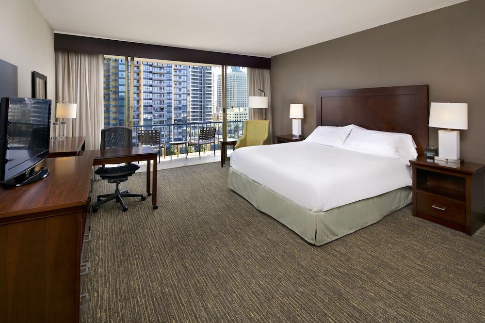 Habitación, 1 cama de matrimonio grande (Skyline) del hotel Wyndham San Diego Bayside. Foto 3