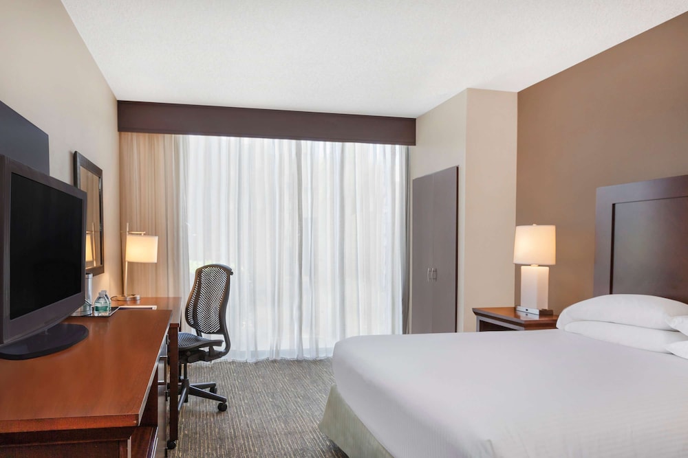 Habitación Deluxe, 1 cama de matrimonio grande del hotel Wyndham San Diego Bayside. Foto 1
