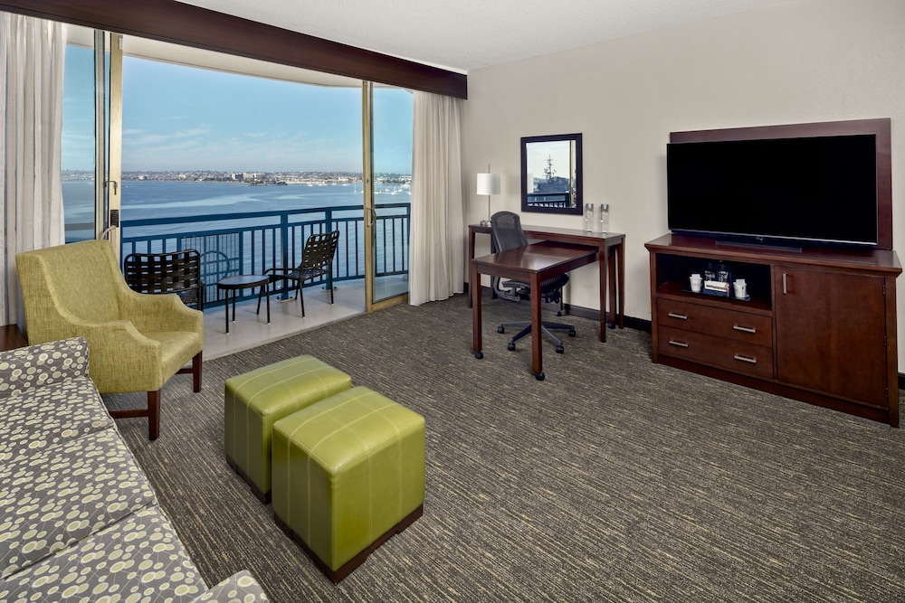 Suite Premium, 1 cama de matrimonio grande (Suite Connector) del hotel Wyndham San Diego Bayside. Foto 1