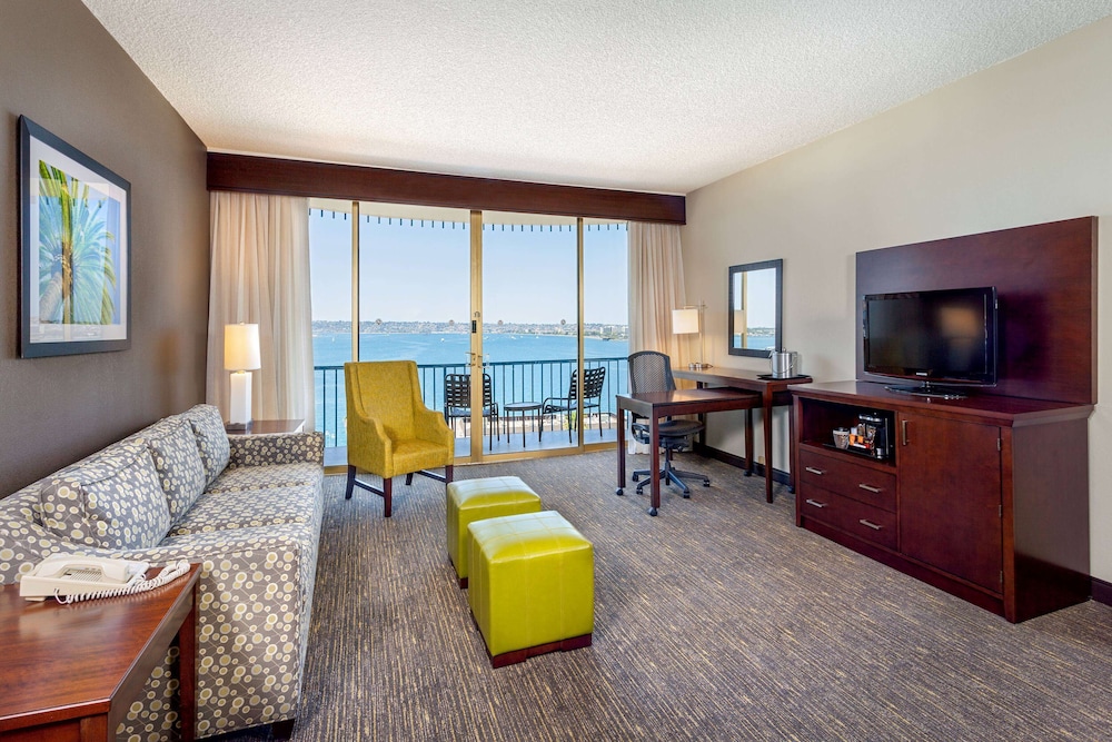 Suite, 1 cama de matrimonio grande, no fumadores, vistas a la bahía (Point Loma) del hotel Wyndham San Diego Bayside. Foto 1