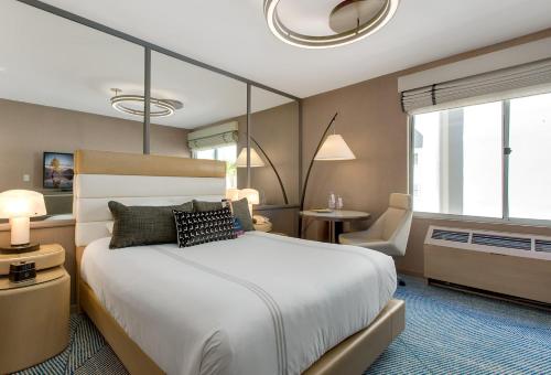 Habitación Deluxe con cama grande del hotel Zoe Fisherman's Wharf. Foto 9