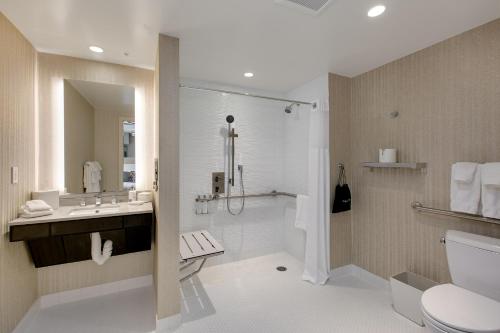 Alojamiento Deluxe - 1 cama grande - Adaptado para personas de movilidad reducida del hotel Zoe Fisherman's Wharf. Foto 2