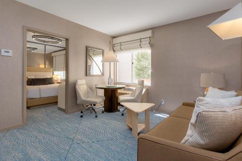 Suite Signature con cama grande del hotel Zoe Fisherman's Wharf. Foto 2