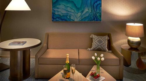 Suite Signature con cama grande del hotel Zoe Fisherman's Wharf. Foto 10