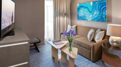 Suite con cama grande - Signature del hotel Zoe Fisherman's Wharf. Foto 2