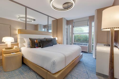 Suite con cama grande - Signature del hotel Zoe Fisherman's Wharf. Foto 5