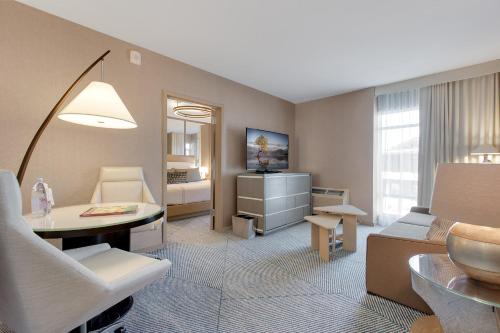 Suite con cama grande - Signature del hotel Zoe Fisherman's Wharf. Foto 6