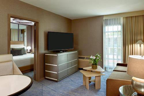 Suite con cama grande - Signature del hotel Zoe Fisherman's Wharf. Foto 9