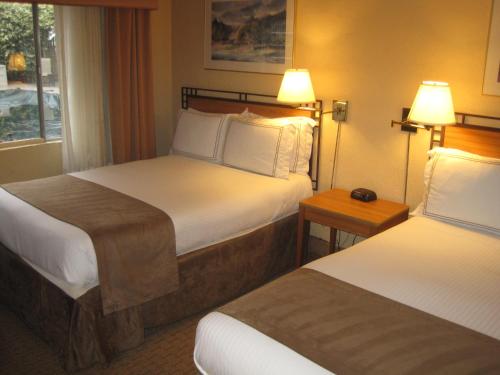 Habitación Doble con 2 camas dobles - No fumadores del hotel Travelodge by Wyndham Seattle By The Space Needle. Foto 5