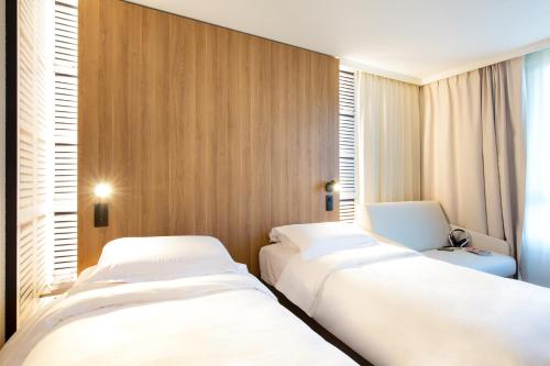 Habitación Doble Estándar - 2 camas del hotel Novotel Aix En Provence Beaumanoir Les 3 Sautets