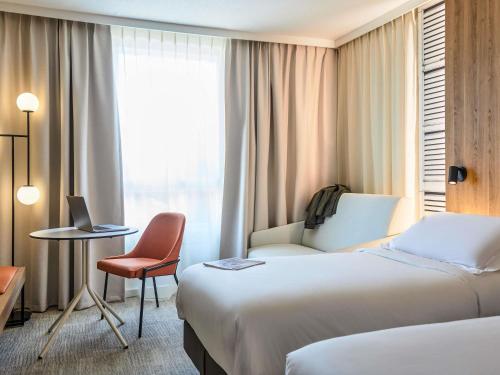 Habitación Doble Estándar - 2 camas del hotel Novotel Aix En Provence Beaumanoir Les 3 Sautets. Foto 5
