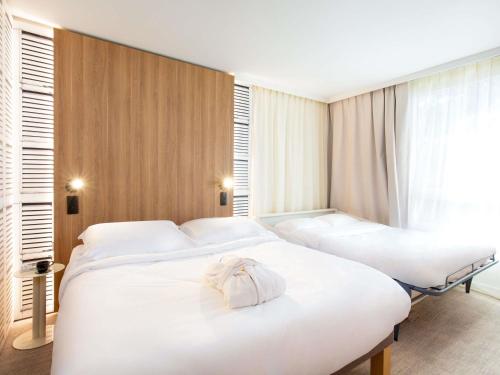 Habitación Doble Privilege con sofá cama del hotel Novotel Aix En Provence Beaumanoir Les 3 Sautets. Foto 2