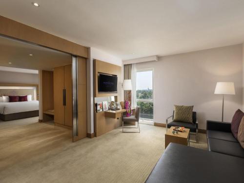 Suite Deluxe con bañera del hotel Novotel Yangon Max
