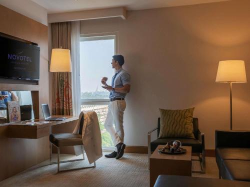Suite Deluxe con bañera del hotel Novotel Yangon Max. Foto 2