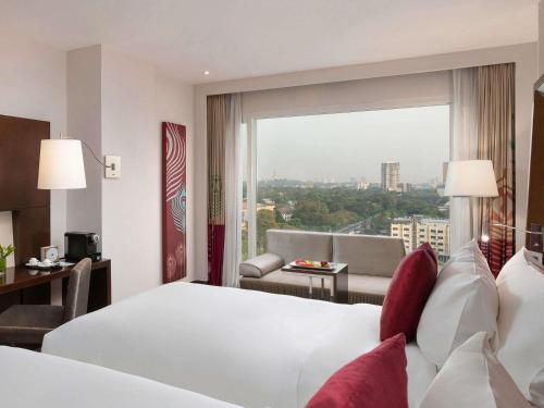 Habitación Doble Deluxe con sofá - 2 camas del hotel Novotel Yangon Max. Foto 6