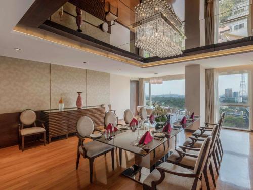 Suite Premier del hotel Novotel Yangon Max