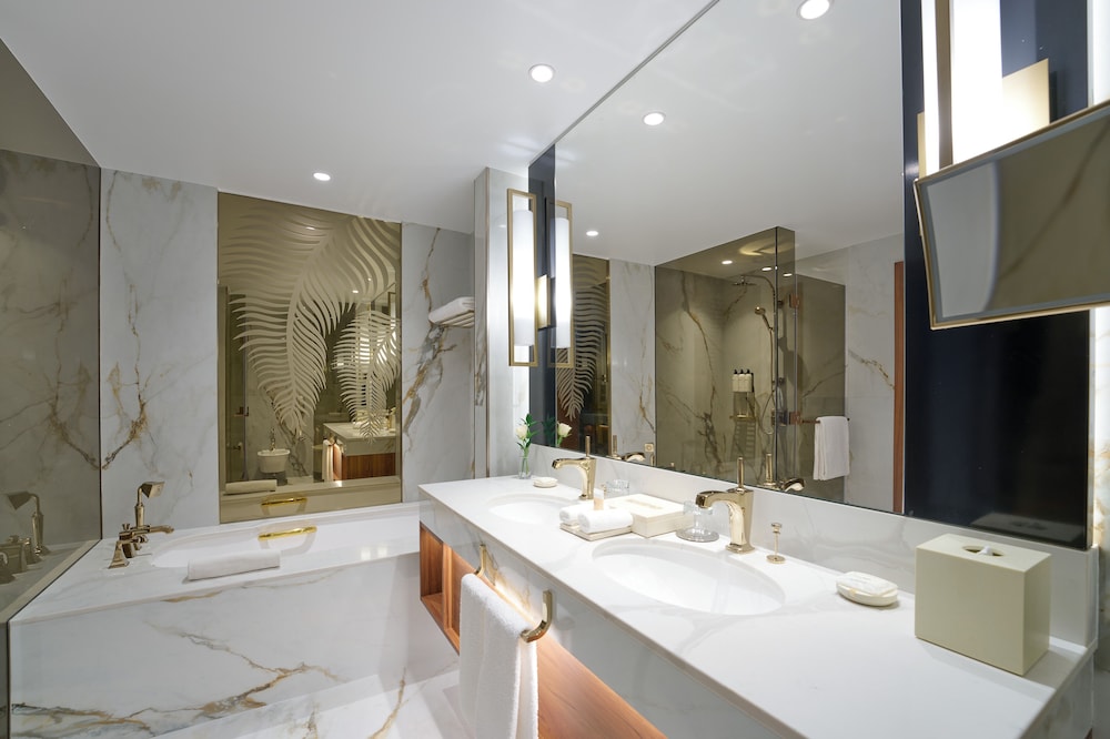 Habitación superior, 1 cama de matrimonio grande del hotel Grand Hyatt Dubai. Foto 4