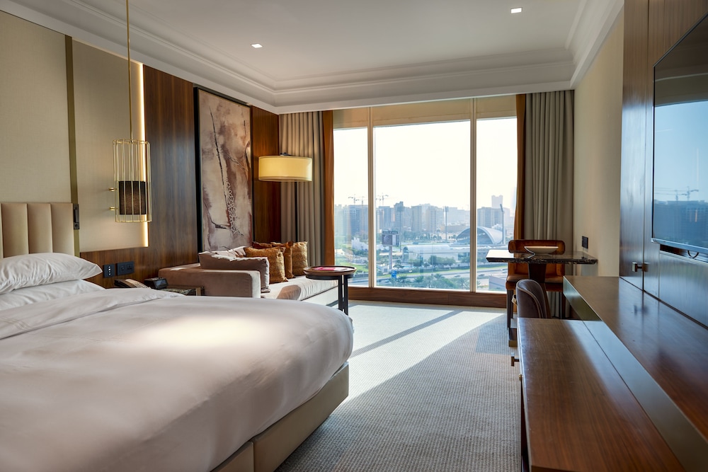 Habitación Club, 1 cama de matrimonio grande del hotel Grand Hyatt Dubai. Foto 1