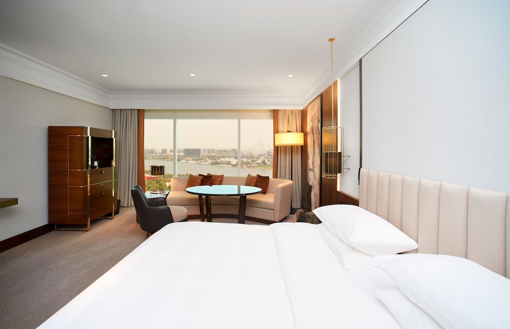 Habitación Club, 1 cama de matrimonio grande del hotel Grand Hyatt Dubai. Foto 3