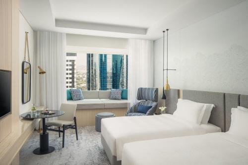 Habitación con ventana de nuevo diseño - 2 camas del hotel Towers Rotana