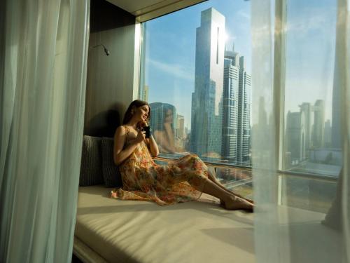 Habitación Doble con asientos en la ventana y vistas - 2 camas del hotel Towers Rotana. Foto 2