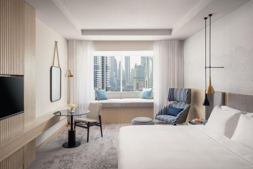 Habitación con ventana de nuevo diseño - extragrande del hotel Towers Rotana. Foto 2