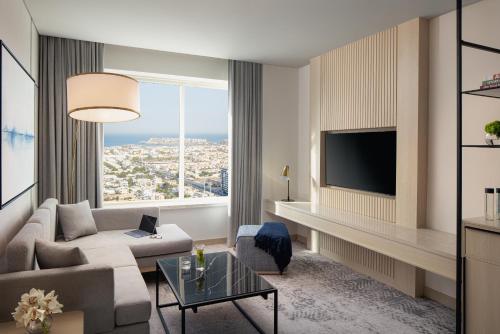 Suite de nuevo diseño de 1 dormitorio del hotel Towers Rotana. Foto 2
