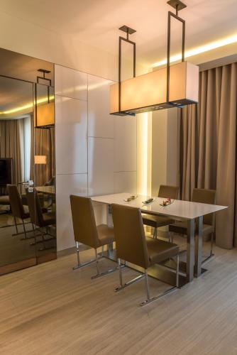Apartamento amplio de 1 dormitorio del hotel Towers Rotana. Foto 1