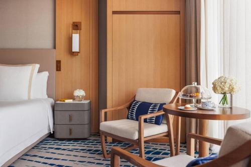 Ocean View Deluxe Room with Private Balcony - includes KiDS Club access del hotel Jumeirah Beach. Foto 11