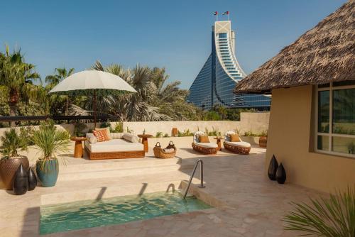 One Bedroom Al Bahar Villa with Private Pool - Way Airport Transfer, Butler Service, Daily Breakfast in - villa & Afternoon Tea, Evening Drinks & Canapes del hotel Jumeirah Beach. Foto 1