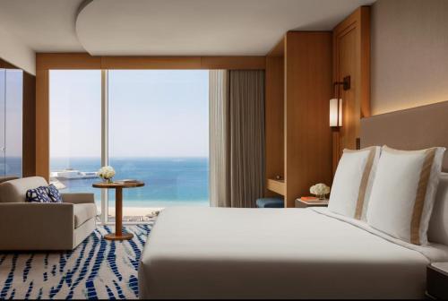 Ocean View Club Room with Club privileges - Daily Breakfast & Afternoon Tea, Evening Drinks & Canapes del hotel Jumeirah Beach. Foto 13