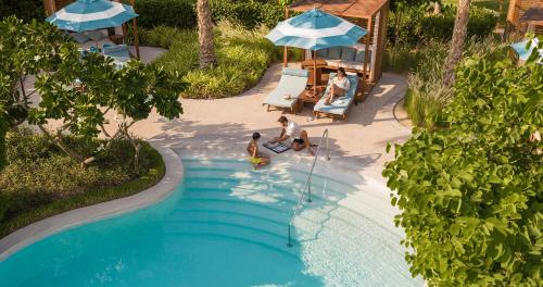 One Bedroom Ocean View Suite with Private Terrace - includes Daily Breakfast & Afternoon Tea, Evening Drinks & Canapes and Club Privileges del hotel Jumeirah Beach