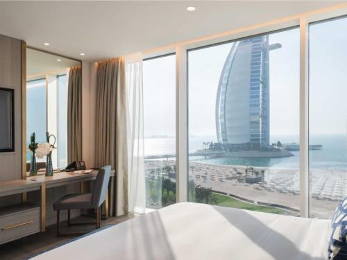 One Bedroom Ocean View Suite with Private Terrace - includes Daily Breakfast & Afternoon Tea, Evening Drinks & Canapes and Club Privileges del hotel Jumeirah Beach. Foto 7