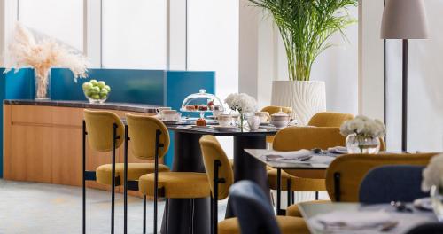 Presidential Duplex Suite with Private Balcony - includes Daily Breakfast & Afternoon Tea, Evening Drinks & Canapes and Club Privileges del hotel Jumeirah Beach. Foto 7