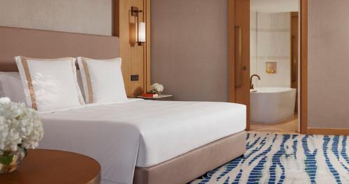 Ocean View Family Deluxe Room with Murphy Wall Beds - includes KiDS Club access del hotel Jumeirah Beach. Foto 2