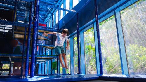 Ocean Family Club with Club Privileges - Daily Breakfast & Afternoon Tea, Evening Drinks & Canapes del hotel Jumeirah Beach. Foto 1