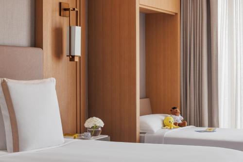 Ocean Family Club with Club Privileges - Daily Breakfast & Afternoon Tea, Evening Drinks & Canapes del hotel Jumeirah Beach. Foto 3