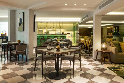 Le Royal Club Room, Larger Room, with Executive Lounge Access del hotel Le Meridien Dubai and Conference Centre