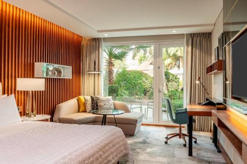 Deluxe Room, Guest Room, Garden View del hotel Le Meridien Dubai and Conference Centre