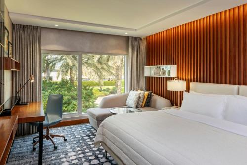 Deluxe Room, Guest Room, Garden View del hotel Le Meridien Dubai and Conference Centre. Foto 4