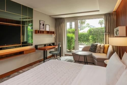 Deluxe Room, Guest Room, Garden View del hotel Le Meridien Dubai and Conference Centre. Foto 6