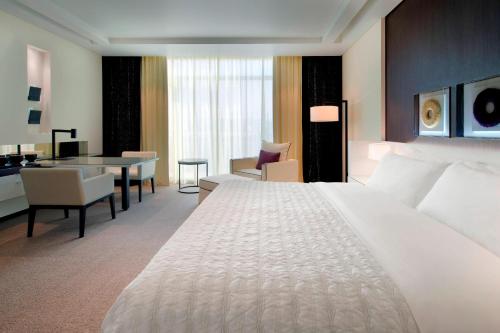 Le Royal Club Room, Larger Room, with Executive Lounge Access del hotel Le Meridien Dubai and Conference Centre