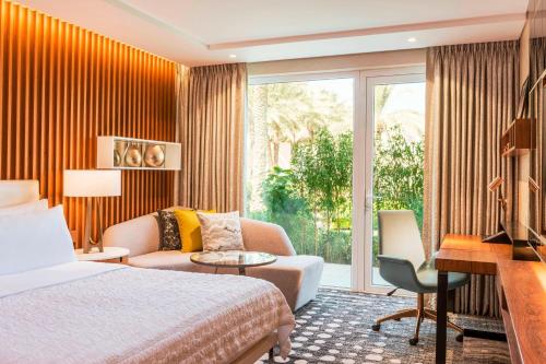 Le Meridien Club Room, Garden View, with Executive Lounge Access del hotel Le Meridien Dubai and Conference Centre. Foto 2