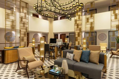 Le Meridien Club Room, Garden View, with Executive Lounge Access del hotel Le Meridien Dubai and Conference Centre. Foto 5