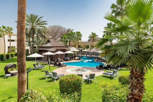 Superior Guest Room, Pool View, with Direct Pool Access del hotel Le Meridien Dubai and Conference Centre