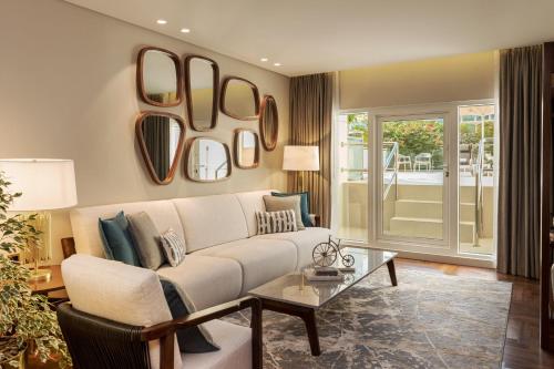 Premium Suite, Larger Suite, Garden View, with Executive Lounge Access del hotel Le Meridien Dubai and Conference Centre