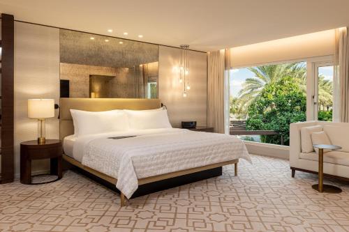 Premium Suite, Larger Suite, Garden View, with Executive Lounge Access del hotel Le Meridien Dubai and Conference Centre. Foto 3