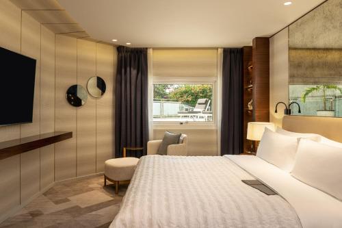 Premium Suite, Larger Suite, Garden View, with Executive Lounge Access del hotel Le Meridien Dubai and Conference Centre. Foto 7
